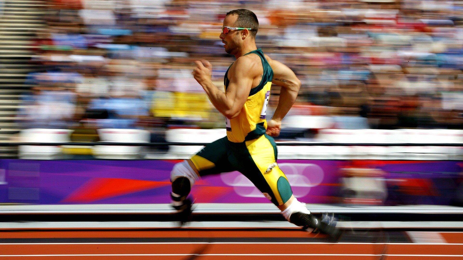 拉亚百场里程碑创零封传奇，谦逊归功团队彰显现代门将新定义